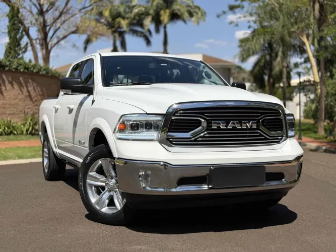 Ram Classic Laramie 5.7 V8 16V Gasolina 4X4 Aut. 2023