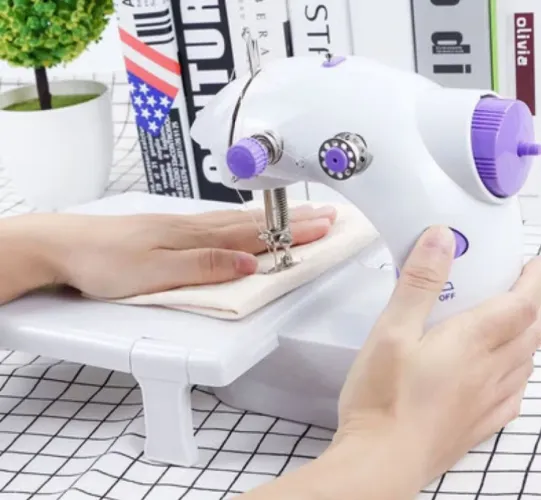 Mini Máquina de Costura Portátil Elétrica com Pedal Bivolt 