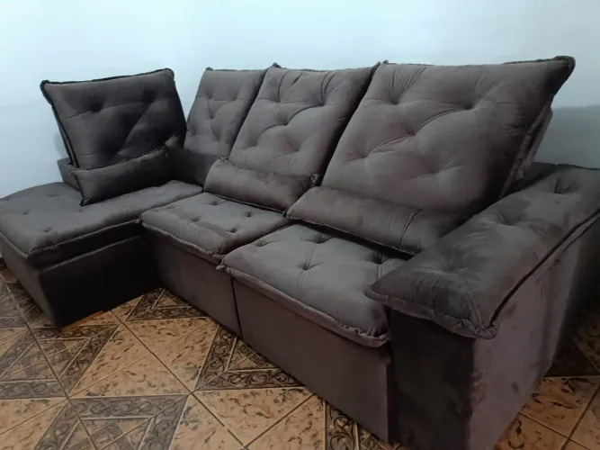 Sofá retrátil de Canto em Suede Marrom