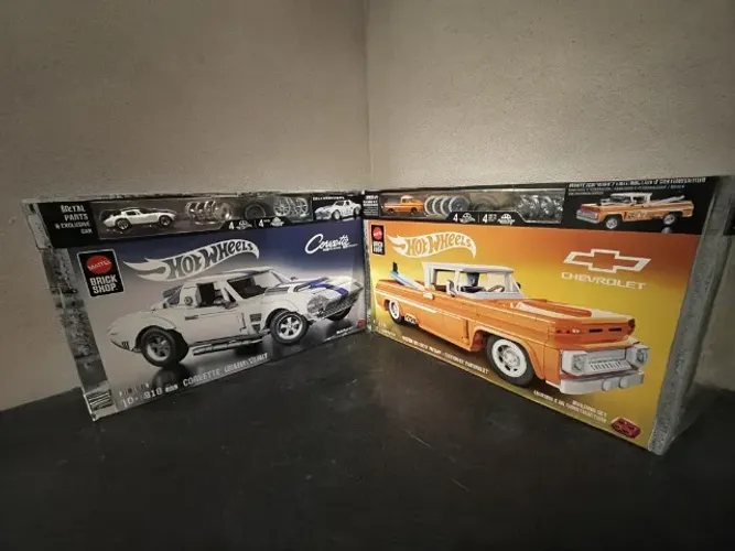 Mattel Brick Shop Hot Wheels Corvette + Chevy Pickup.