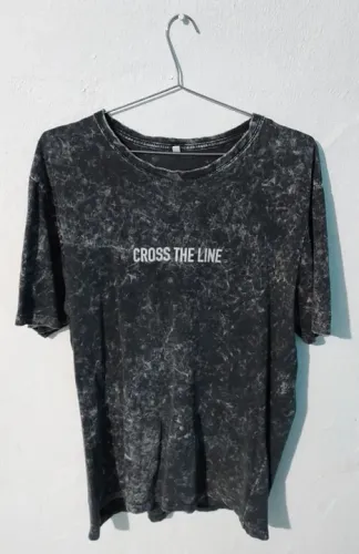 Camiseta Tye Dye Cross the Line Tamanho: M Cor: Preta - Clock House