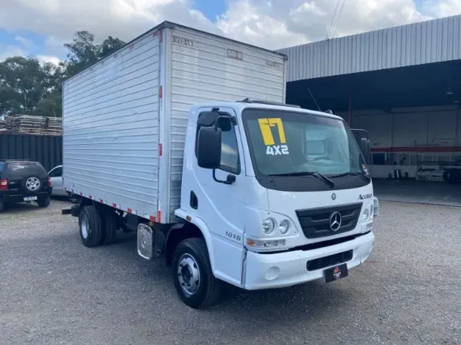 MERCEDES BENZ ACELLO 1016 BAÚ 2017 4X2