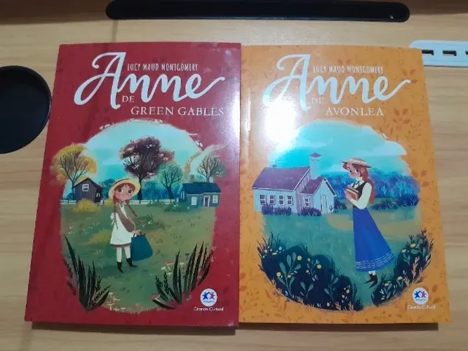 Vendo livro de Anne de Green Gables e de Avonlea