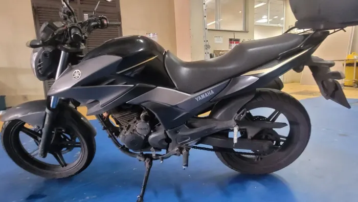 Vendo ou troco FAZER 250 ano 2017 por R$ 14.500