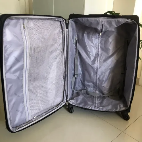  Mala grande de viagem com rodinhas.