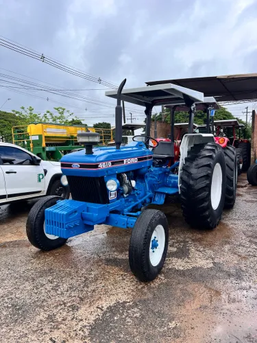 Vendo trator Ford 