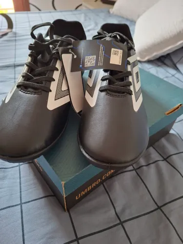 Chuteira Umbro Society tamanho 41 nova