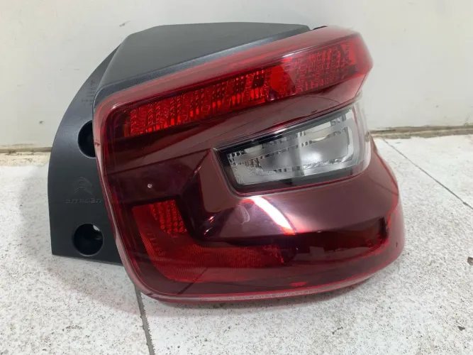 Lanterna traseira lado direito Citröen c3 2023/24
