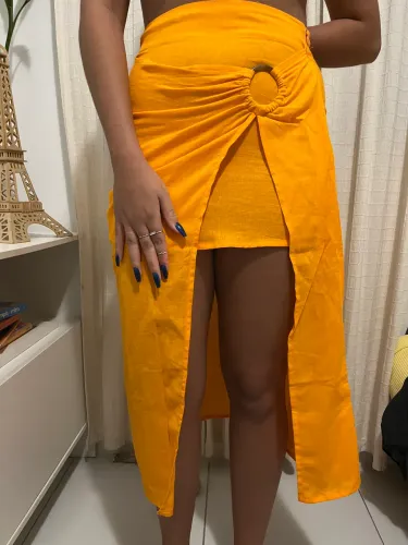 saia laranja da Hering