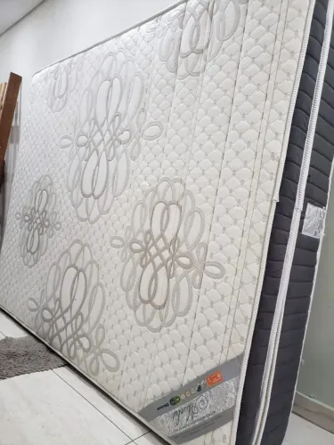 Colchão casal ortobom muito bom aceito cartão e entrego