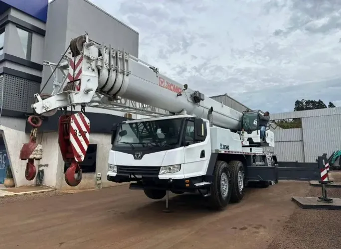 Guindaste XCMG QY90 BR 90 TON