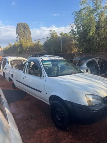 Sucata Ford Courier 2008 para Retirada de Peças 