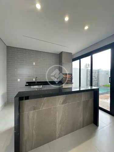 Casa no Primor das Torres com 3 suítes com Piscina cozinha integrada com a Sala codigo: 10