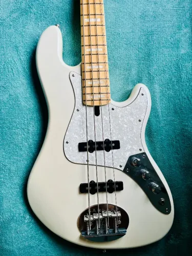 Lakland Skyline DJ4
