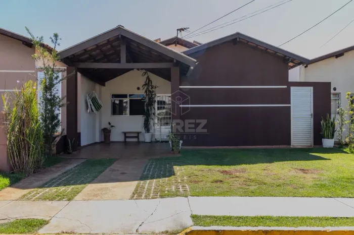 Casa no Condomínio Villas de Navarra II