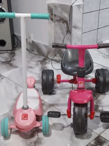 Velocípede e patinete da bandeirante