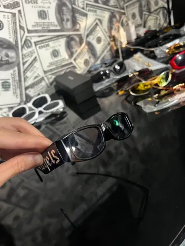 Óculos Palm Angels variaa cores pra vender hoje