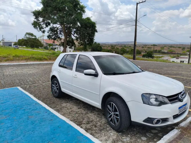 Volkswagen Golf 1.6 MI Total Flex 8V 4P 2013
