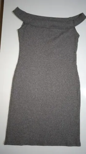 Vestido Cinza Off-Shoulder