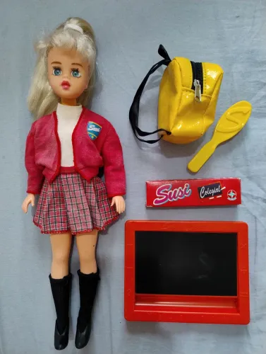 Boneca Susi colegial década de 90