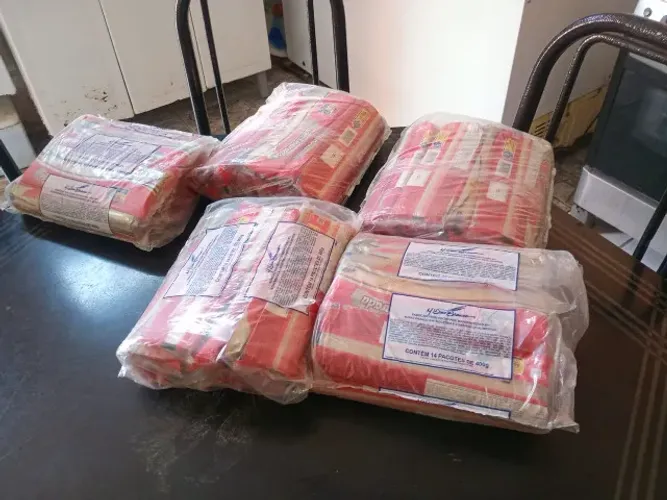 Vendo fardo com 14 de Macarrão Fortaleza - Faixa Dourada R$ 35,00.