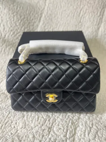 Bolsa Chanel Preta Matelassê - Alça de Mão + CC Dourado