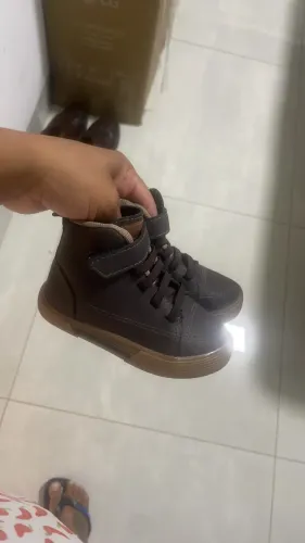 Vende-se botinha masculina tamanho 21