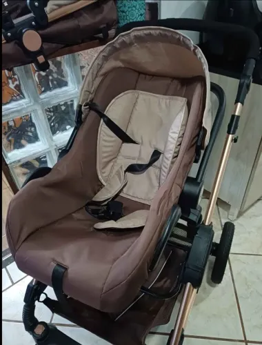 Carrinho de bebê + bebê conforto