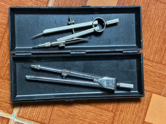 Kit compasso 40 anos Estojo Antigo de Compasso e Desenho Técnico - Kit Completo Vintage