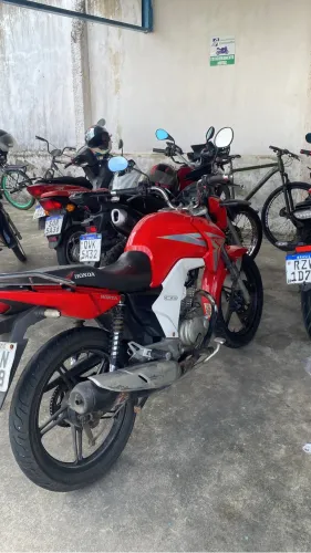 Vendo titan 2014 filé troco em carro também