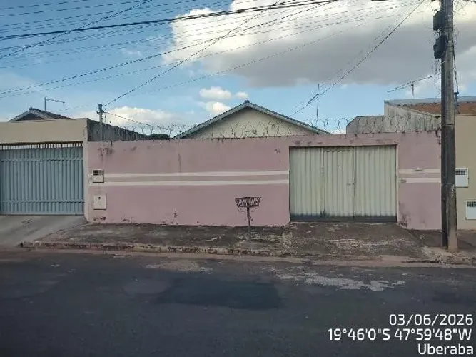 Imóvel com ótimo padrão Casa no Jardim Copacabana, Uberaba - MG, Nº 131, 2 quartos, 200m²