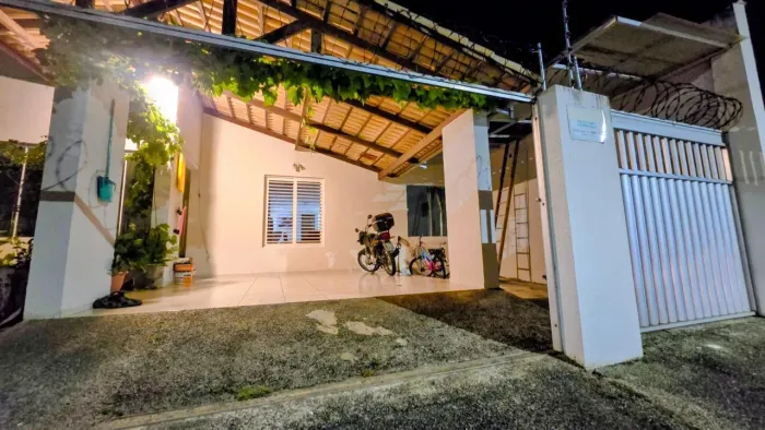 Casa Mobiliada com 4 Quartos em Neópolis<br>
