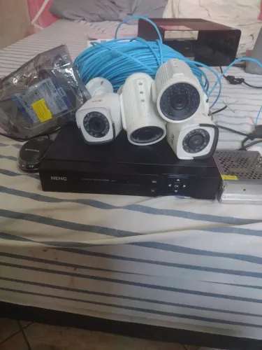 Kit DVR 4 canais , HD 500 gb, 4 câmeras , fonte , cabos 100m ,conectores 