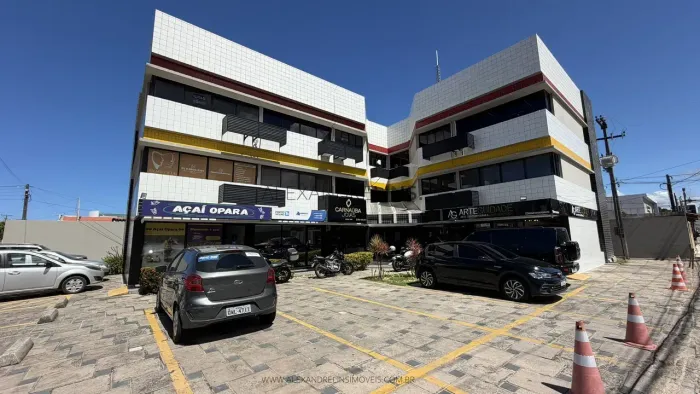 EMPRESARIAL OPARA NO FAROL. Numa localização estratégica do bairro do Farol