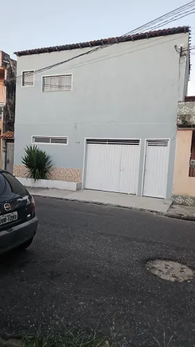 Sobrado com 2 apts fundos