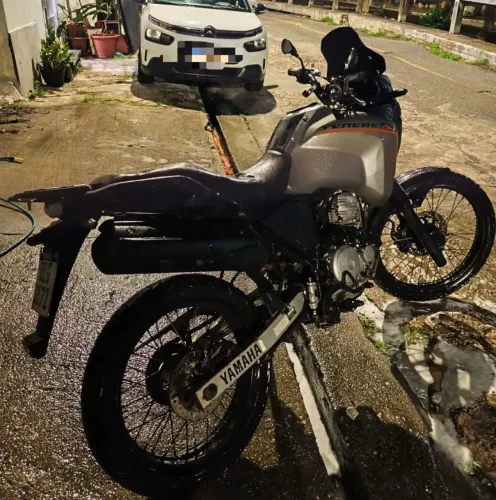 Moto à Venda - Excelente Estado, Pronta para Rodar.