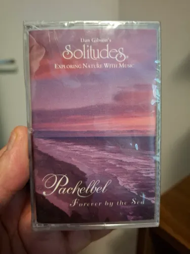 Fita K7 álbum "Pachelbel: Forever by the Sea" da série Solitudes de Dan Gibson. 
