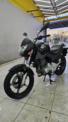 Vendo linda CB300