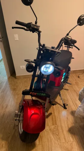 Scooter elétrica com apenas 100 km 
