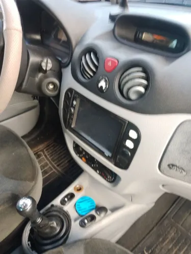 Vendo Citroen c3 2004 vendo e troco com um débito 