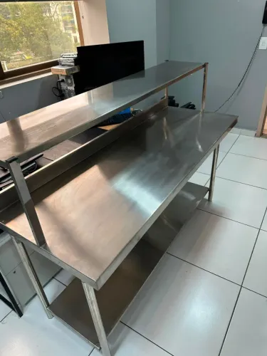 Mesa Bancada Em Aço Inox com Prateleira Superior