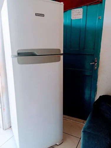 Geladeira continental funcionando perfeitamente vem conservada FROST FREE