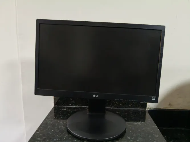 *** OPORTUNIDADE*** monitor LG ( 20 polegadas)