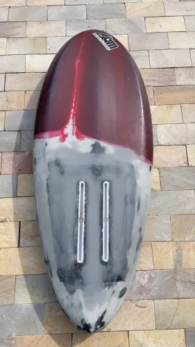 Prancha Kingboard, full carbon, 5'2, 40 litros para foil