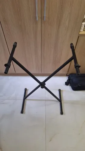 Suporte modelo X para teclado