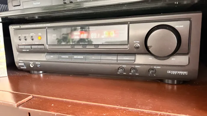 Home Theater Panasonic SA-HT220 5.1 (5 caixas de som mais 1 sobwoofer)