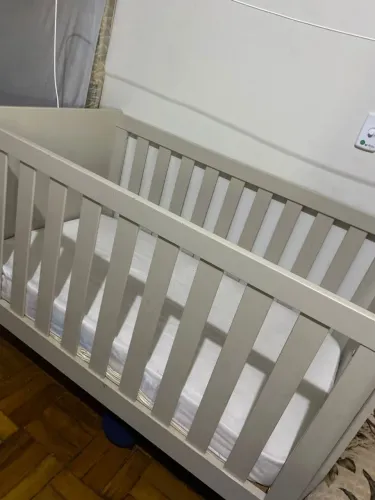 Berço completo com proteção e colchão