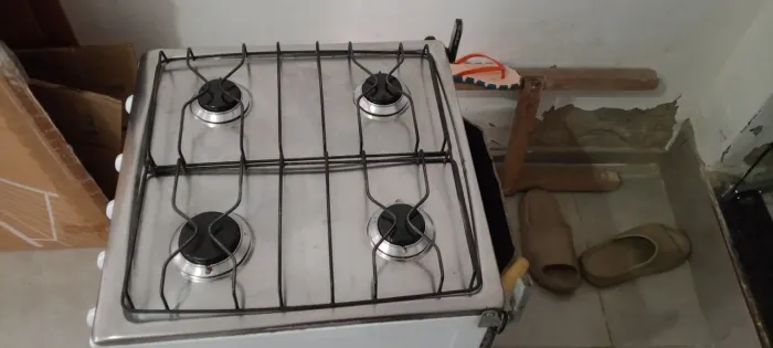 Fogão de 4 bocas usado, sem o vidro