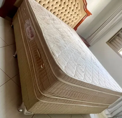 Cama Box Casal + Colchão Bege | Conservada | 1,92 x 1,42 m