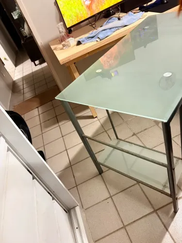 Vendo mesa de vidro de escritório.